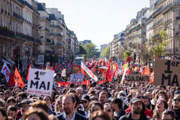 Macron et les dates de la présidentielle 2027 : attiré par le chaos, il offre la rue aux ultra-gauches