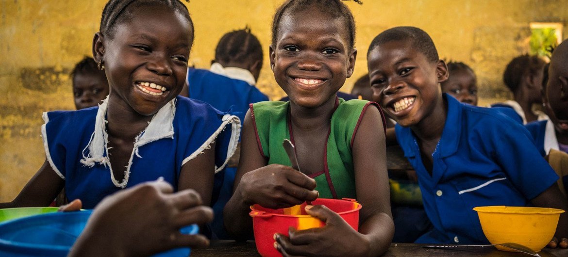 Les repas scolaires constituent un filet de sécurité essentiel pour les enfants pauvres et leurs familles.