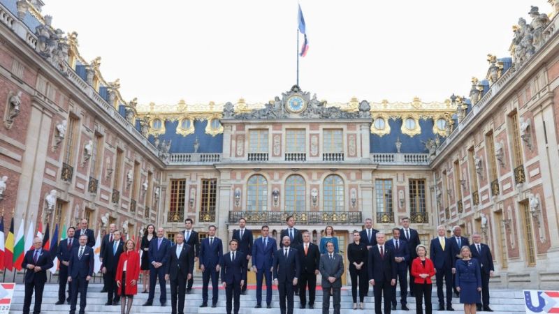 Sommet de Versailles: l’Europe menace Moscou de nouvelles «sanctions massives»