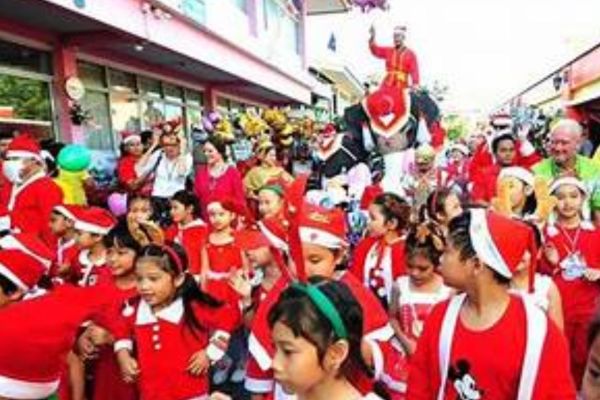 Au pays du sourire, le 25 décembre en tonalité joyeuse...malgré la guerre