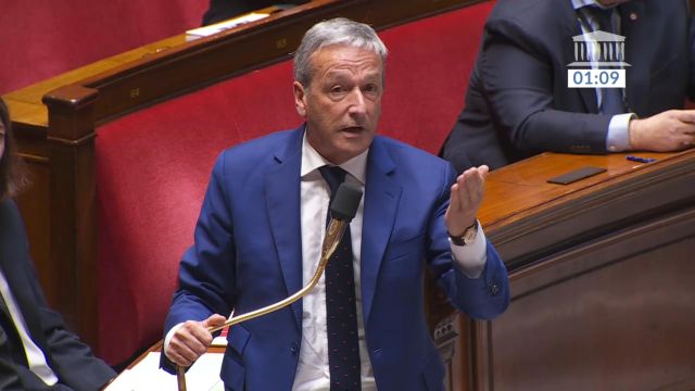 « Faire chauffer l’eau et la mettre au frigo »  : Philippe Vigier rattrapé par ses propos lors des questions au gouvernement