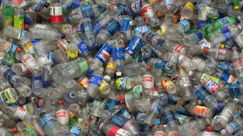 Quel paradoxe : la seule usine de recyclage de bouteilles plastique des Antilles liquidée