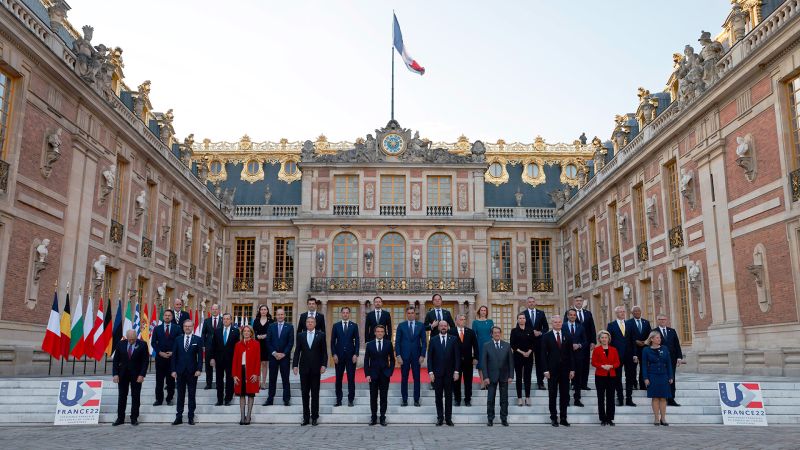 Sommet de Versailles: l’Europe menace Moscou de nouvelles « sanctions massives »