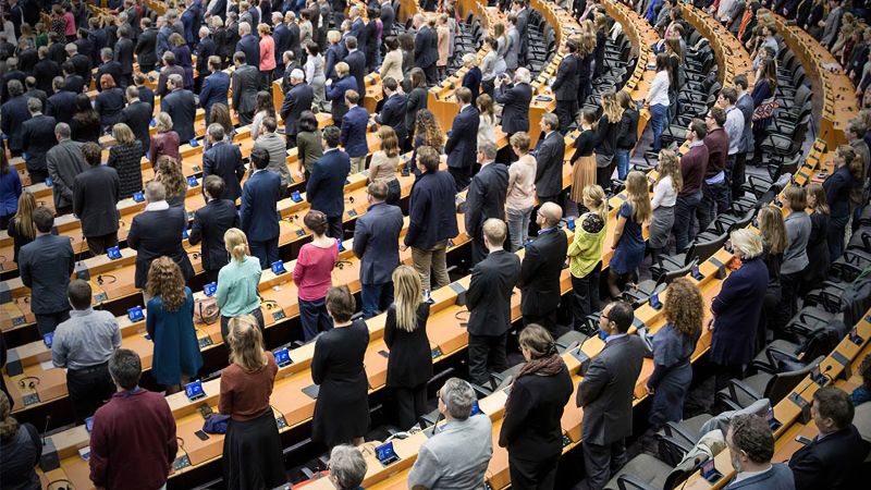 Attentats à Paris : une minute de silence observée au Parlement européen.